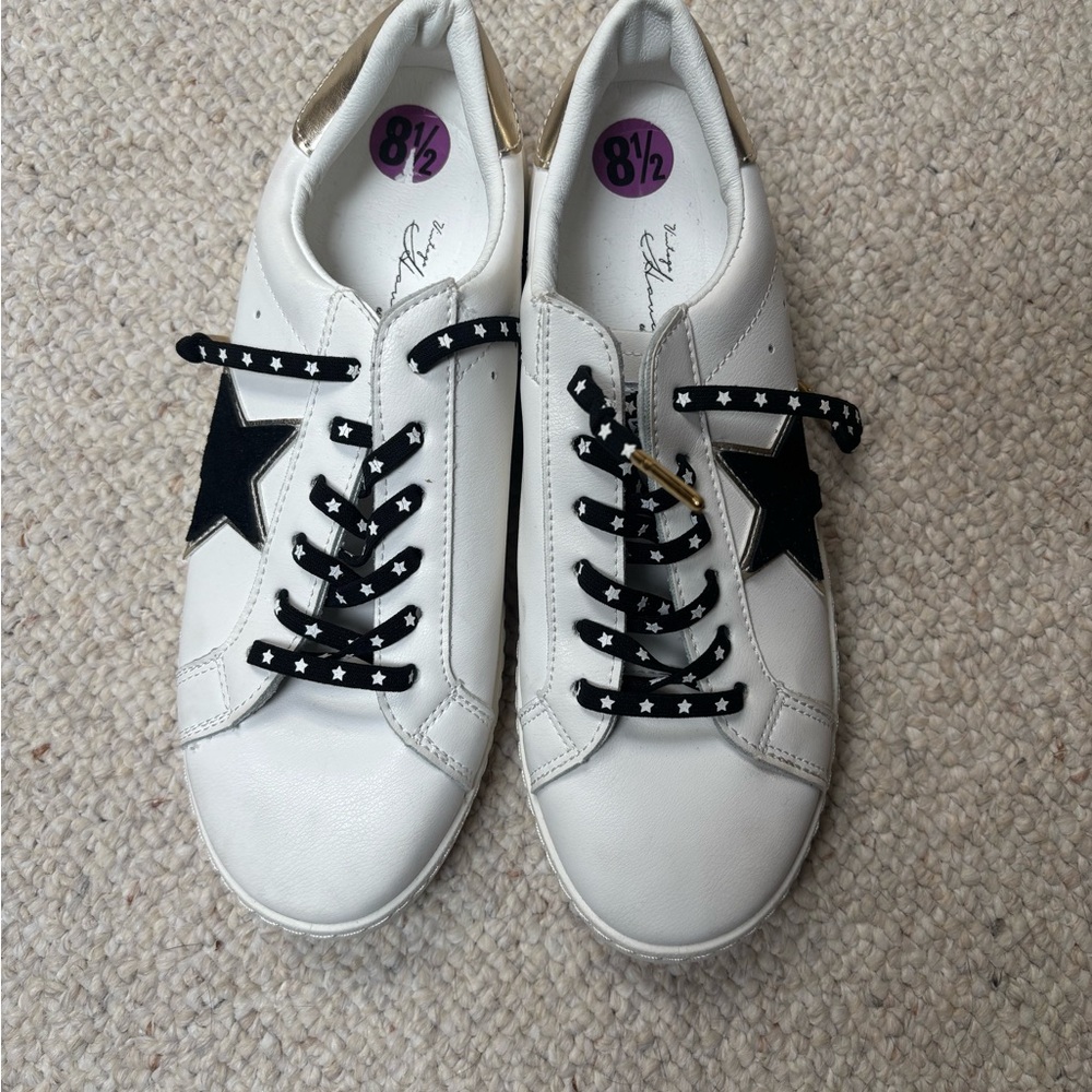Vintage Havana White and Black Sneakers Classic Low-Top Design